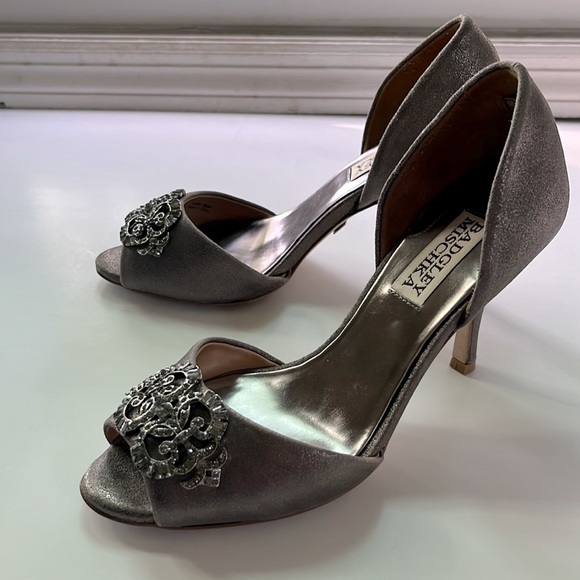 Badgley Mischka peep toe Pumps with jeweled buckle - Picture 7 of 9